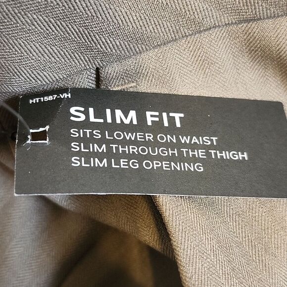 Van Heusen NWT Traveler Slim Fit taupe men's dress pants, 36x34 - Picture 7 of 10